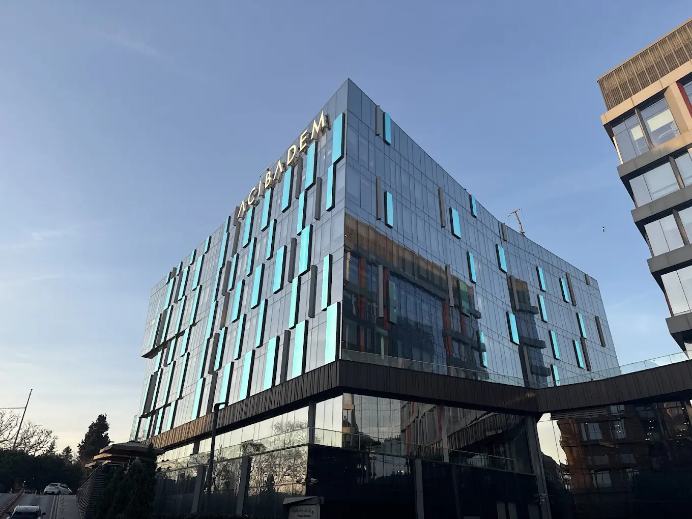 Клініка Аджібадем Алтунізаде (Acibadem Altunizade)