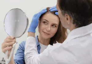 Жіноча пересадка волосся в Туреччині: ціни, методи, аналізи та пересадка брів